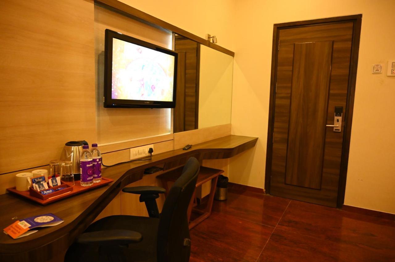 Hotel Center Point Solapur Exterior photo